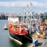 liebherr-panamax-ship-to-shore-container-crane-racine-montreal_img_560x375 - Copie