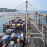 liebherr-post-panamax-ship-to-shore-container-crane-koper-slovenia_img_560x375 - Copie