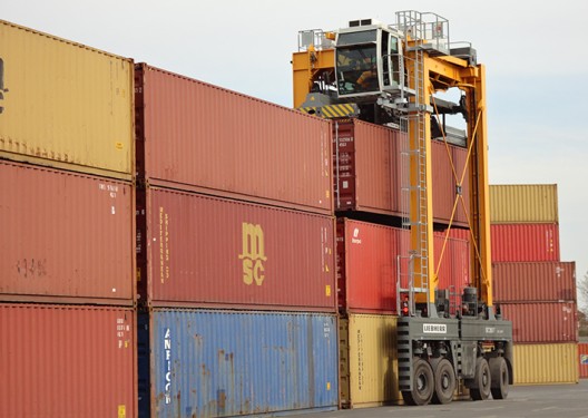 liebherr-straddle-carrier-liverpool_img_560x375