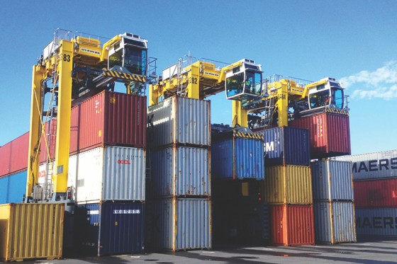 liebherr-straddle-carrier-tauranga_img_560x375