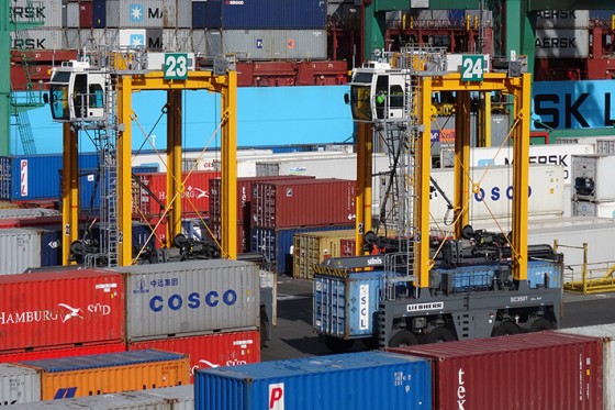 liebherr-straddle-carriers-port-of-lyttelton_img_560x375